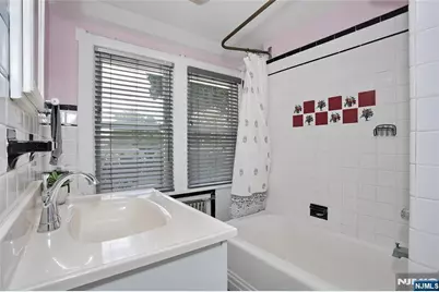 142 Wyckoff Avenue, Waldwick, NJ 07463 - Photo 22