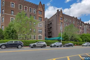 755 Anderson Ave 5I, Cliffside Park, NJ 07010 - Photo 2