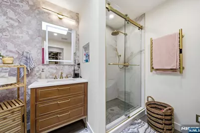 31 Grand Cove Way E31 #E31, Edgewater, NJ 07020 - Photo 18