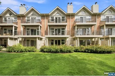 31 Grand Cove Way E31 #E31, Edgewater, NJ 07020 - Photo 24