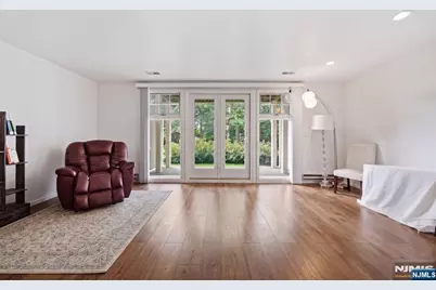 31 Grand Cove Way E31 #E31, Edgewater, NJ 07020 - Photo 22