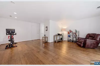 31 Grand Cove Way E31 #E31, Edgewater, NJ 07020 - Photo 20