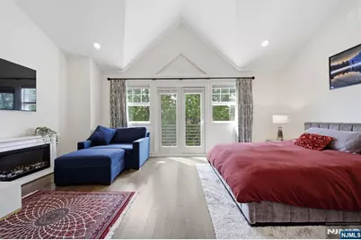 31 Grand Cove Way E31 #E31, Edgewater, NJ 07020 - Photo 14