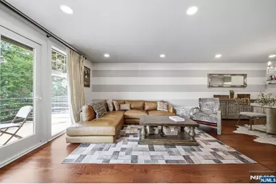 31 Grand Cove Way E31 #E31, Edgewater, NJ 07020 - Photo 2