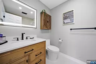 31 Grand Cove Way E31, Edgewater, NJ 07020 - Photo 10