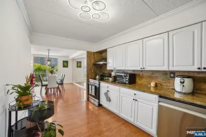 1055 River Road 312 #312, Edgewater, NJ 07020 - Photo 10