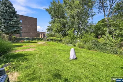 30 De Kalb Avenue, Jersey City, NJ 07306 - Photo 10