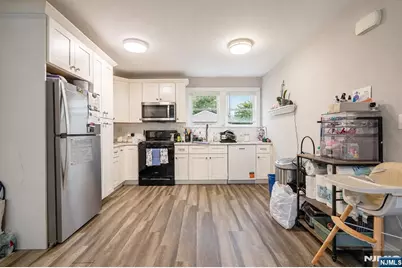 52 Thomas, Bloomfield, NJ 07003 - Photo 12