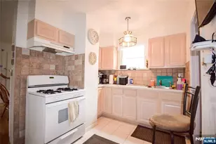 35 Hilton St, Clifton, NJ 07011 - Photo 8