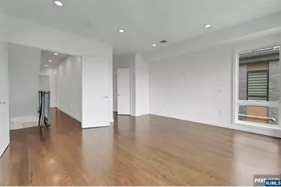 712 Undercliff Avenue, Edgewater, NJ 07020 - Photo 22
