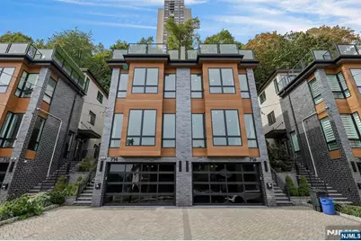 712 Undercliff Avenue, Edgewater, NJ 07020 - Photo 1