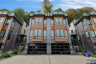 712 Undercliff Ave, Edgewater, NJ 07020 - Photo 1