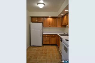 10 S Irving Street 10B #10B, Ridgewood, NJ 07450 - Photo 6