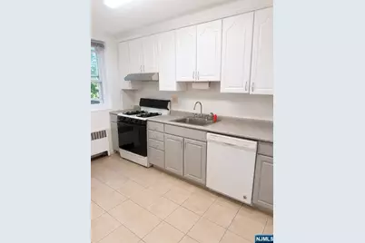 2345 Linwood Avenue 1A #1A, Fort Lee, NJ 07024 - Photo 4