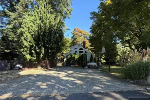 10 Locust Ln, Mahwah, NJ 07430 - Photo 32