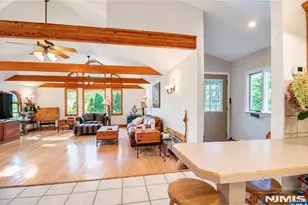 10 Locust Ln, Mahwah, NJ 07430 - Photo 8