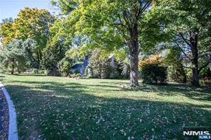 10 Locust Ln, Mahwah, NJ 07430 - Photo 26