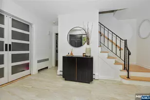 388 Carriage Ln, Wyckoff Township, NJ 07481 - Photo 2