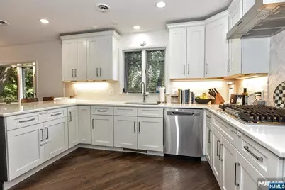 388 Carriage Lane, Wyckoff Township, NJ 07481 - Photo 8