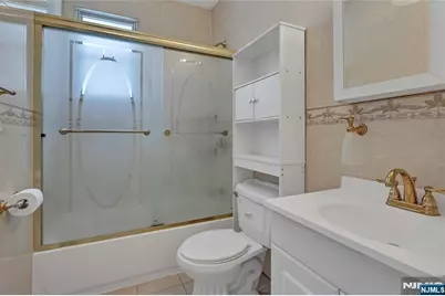 113 Oakwood Avenue, Cliffside Park, NJ 07010 - Photo 14