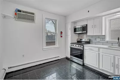113 Oakwood Avenue, Cliffside Park, NJ 07010 - Photo 10