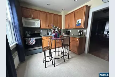 31 Bamford Avenue 1st Floor #1st floor, Hawthorne, NJ 07506 - Photo 2