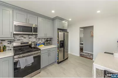 424 Oak Street, Ridgefield, NJ 07657 - Photo 4