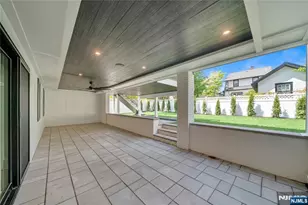 1077 Abbott Blvd, Fort Lee, NJ 07024 - Photo 22