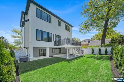 1077 Abbott Boulevard, Fort Lee, NJ 07024 - Photo 38