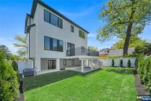 1077 Abbott Blvd, Fort Lee, NJ 07024 - Photo 38