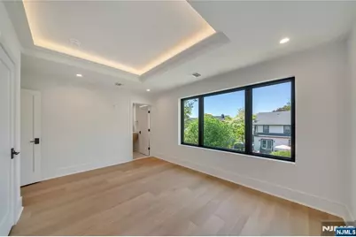1077 Abbott Boulevard, Fort Lee, NJ 07024 - Photo 32