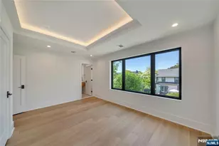 1077 Abbott Blvd, Fort Lee, NJ 07024 - Photo 32