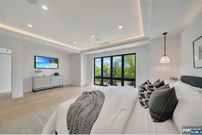 1077 Abbott Boulevard, Fort Lee, NJ 07024 - Photo 24