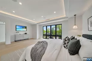1077 Abbott Blvd, Fort Lee, NJ 07024 - Photo 24