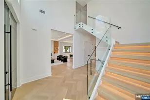 1077 Abbott Blvd, Fort Lee, NJ 07024 - Photo 16