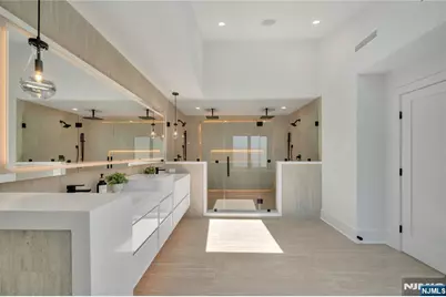 1077 Abbott Boulevard, Fort Lee, NJ 07024 - Photo 28