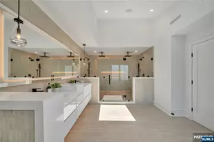 1077 Abbott Blvd, Fort Lee, NJ 07024 - Photo 28