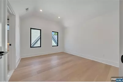 1077 Abbott Boulevard, Fort Lee, NJ 07024 - Photo 30