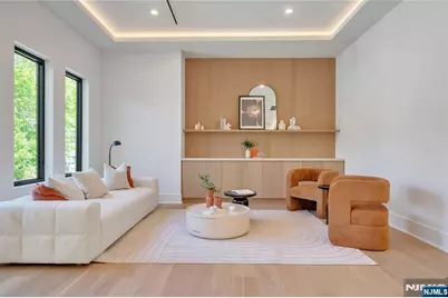 1077 Abbott Boulevard, Fort Lee, NJ 07024 - Photo 10