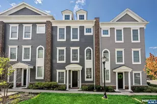 68 Parkside Ln 1204, Teaneck Township, NJ 07666 - Photo 2