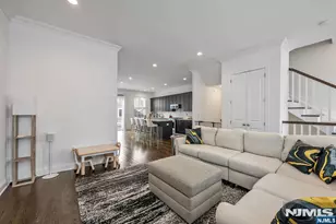 68 Parkside Ln 68, Teaneck Township, NJ 07666 - Photo 4