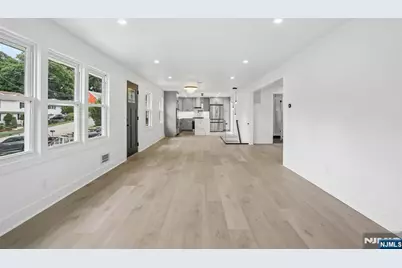 20 Manito Avenue, Oakland, NJ 07436 - Photo 8