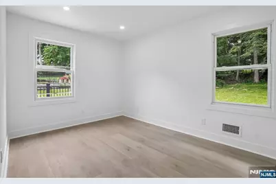 20 Manito Avenue, Oakland, NJ 07436 - Photo 18