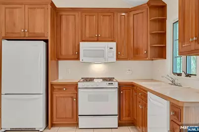 12 Leoson Parkway, Old Tappan, NJ 07675 - Photo 10