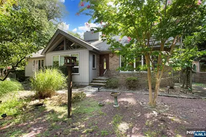 20 Parker Place, Upper Saddle River, NJ 07458 - Photo 2