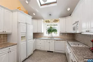 20 Parker Pl, Saddle River, NJ 07458 - Photo 4