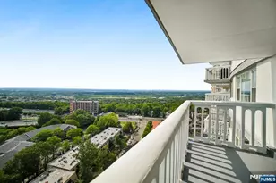 555 North Ave 21 H, Fort Lee, NJ 07024 - Photo 1