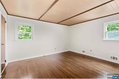 18 Ravine Court, Clifton, NJ 07013 - Photo 8
