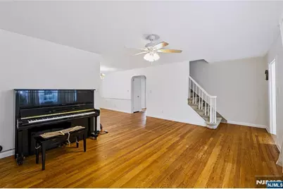 111 Paterson Avenue, Hasbrouck Heights, NJ 07604 - Photo 8