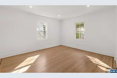 526 Dewey Avenue, Cliffside Park, NJ 07010 - Photo 24